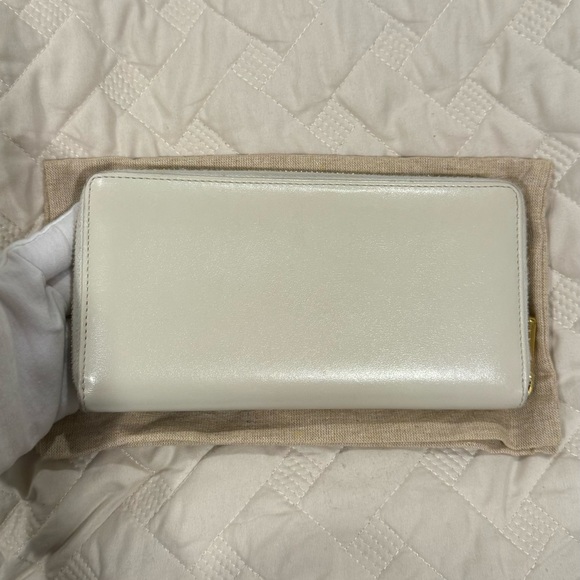 ๐FULL INCLUSION! NWOT GUCCI HORSEBIT IVORY ZIPPY CONTINENTAL WALLET 4โx 8โ - Picture 3 of 8